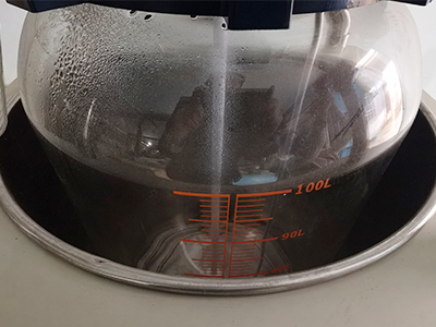 100 л однослойный стеклянный реактор деталь - Нагревательная баня с нагревательным змеевиком ， диапазон температур от комнатной до 180 ℃. Круглый реакционный котел на 1–100 л, цилиндрический котел на 100–200 л.