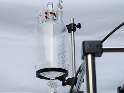 Однослойный стеклянный реактор на 200 л деталь - Емкость для кормления объемом 5 л с воздушным выпускным клапаном может непрерывно подавать жидкость.