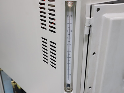 Охладитель водонагревателя на 50 л для лаборатории деталь - Уровень жидкого масла, можно в любое время наблюдать за уровнем масла.