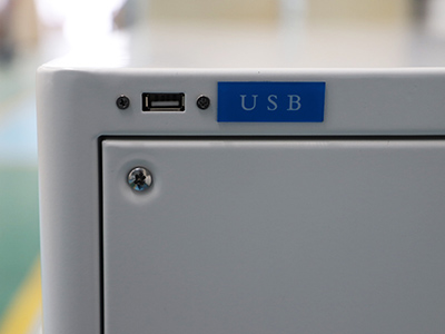 Лиофилизатор сублимационной сушилки 6-7 кг для фруктов и овощей деталь - USB-интерфейс может загружать данные о сублимационной сушке для записи.