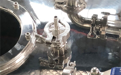Этаноловый центрифуга для конопляного масла CBD detail - Вакуумный порт с быстрым зажимом, может соответствовать вакуумному насосу для подачи отрицательного давления.
