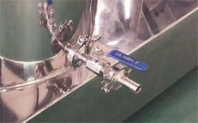 Этаноловый центрифуга для конопляного масла CBD detail - Тип с рубашкой и портом подачи, может подключаться к рециркуляционному чиллеру для охлаждения.