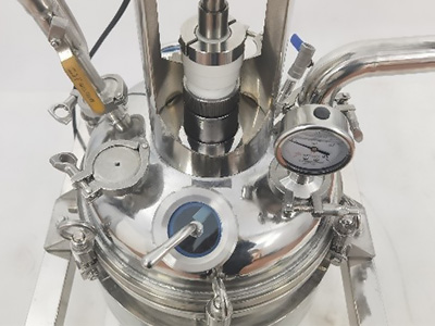 Электрический нагревательный реактор из нержавеющей стали detail - Крышка реактора с несколькими портами, количество портов может быть настроено по желанию заказчика, а конструкция большого диаметра облегчает очистку.